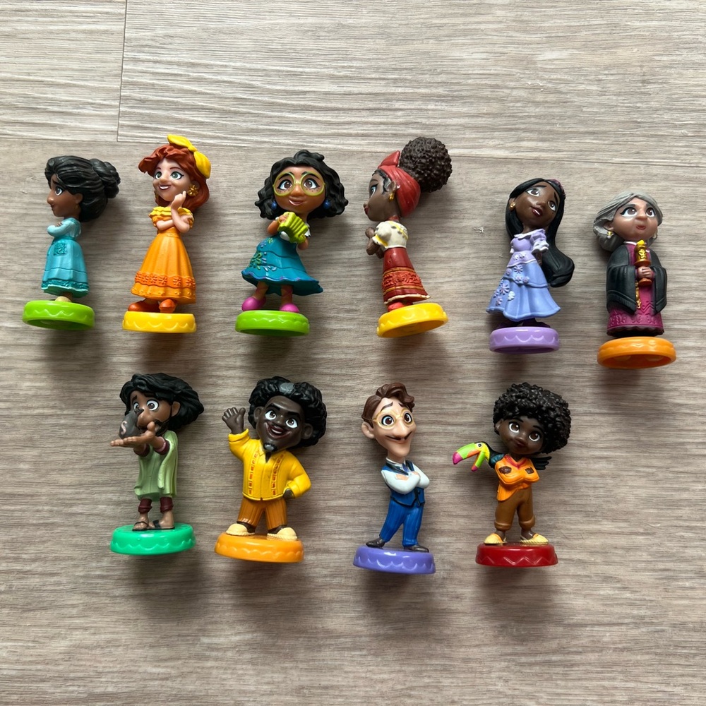 Disney Encanto Mini Character 10 Figure Set Lot